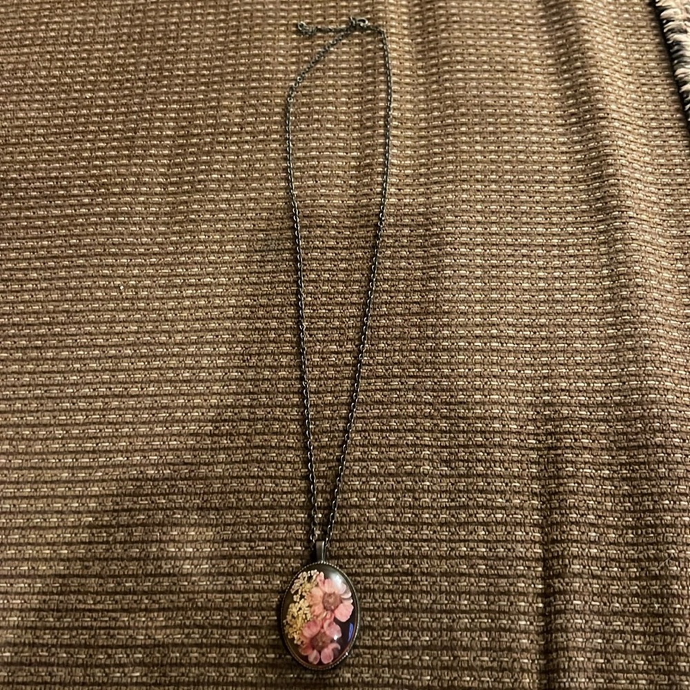 Dried flower acrylic necklace